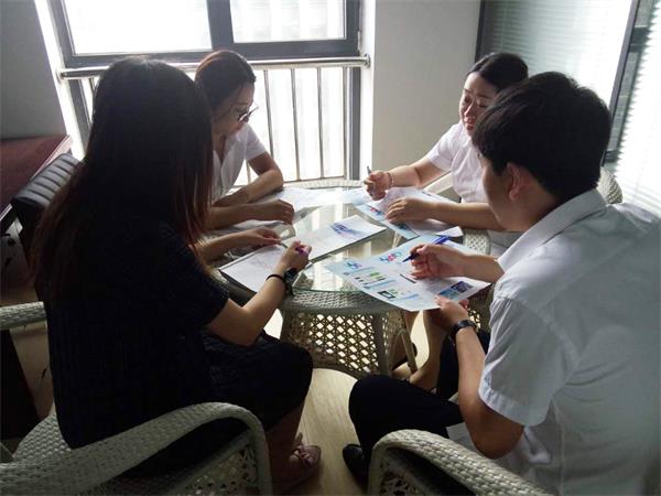 在总结中开展，在审阅中前行